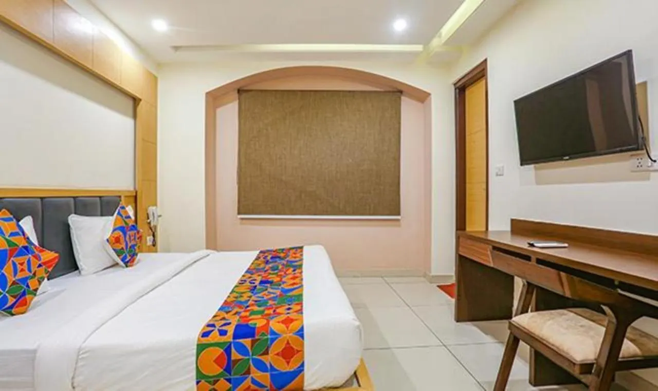 Fabhotel Hexa Mahipalpur New Delhi